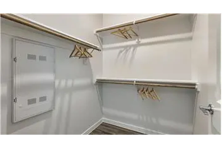 $1970 : Rental property with 2 bedro image 9