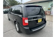 $8900 : 2015 Town and Country Touring thumbnail