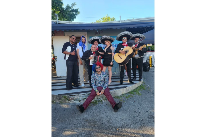 Armando y su mariachi chapala image 3