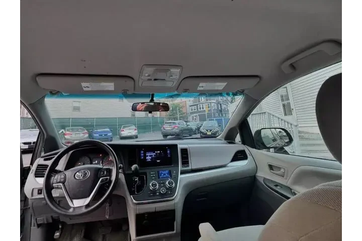 2017 TOYOTA SIENNA2017 TOYOTA image 6