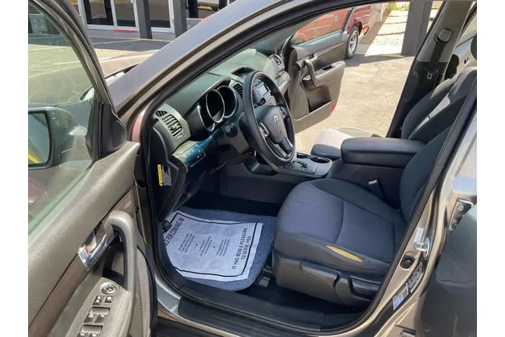 2012 Sorento LX image 8