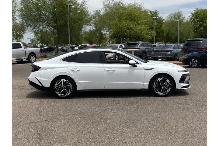 $24481 : Hyundai SONATA 2024 SEL 4dr image 2