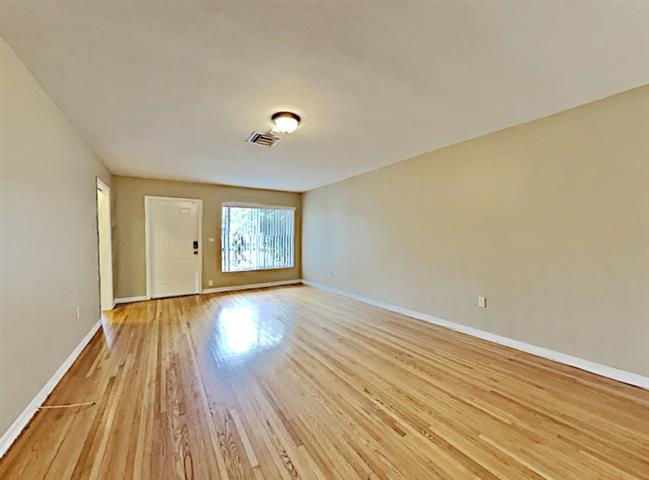 $2000 : 2 bedroom house for rent in LA image 3