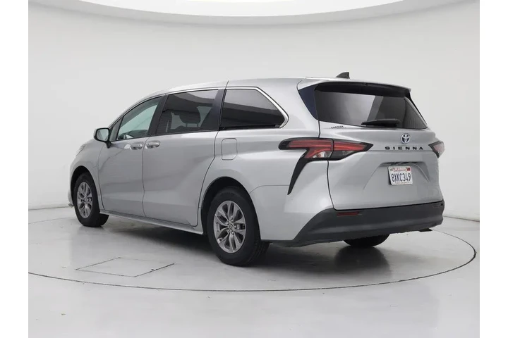 $32998 : Toyota Sienna 2022 LE 8-Pass image 2