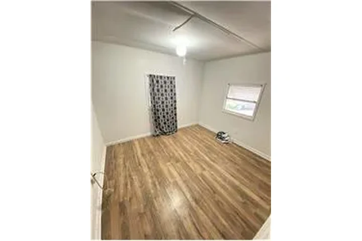 $1000 : Rental property with 2 bedro image 5