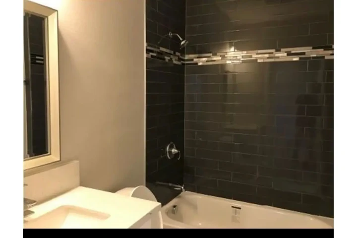 $975 : Cuarto en casa familiar image 2