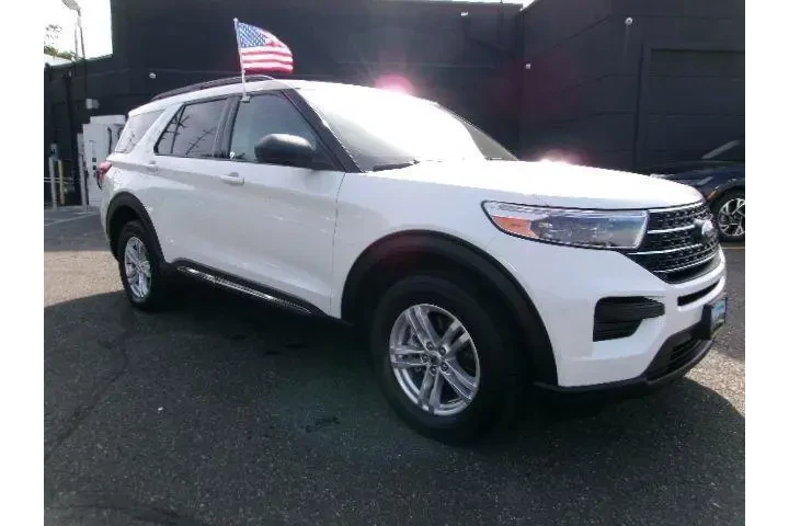 $31695 : Ford Explorer 2023 AWD XLT 4 image 3