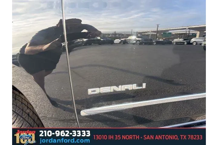 $29207 : GMC Yukon 2018 4x4 Denali 4d image 4