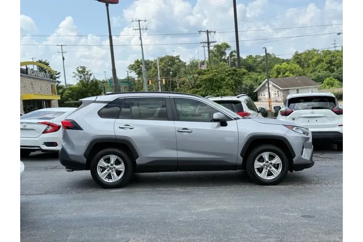 $20995 : 2021 RAV4 XLE image 8