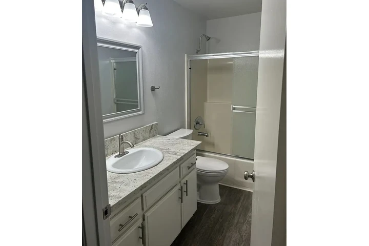 $1300 : Apartments available image 5
