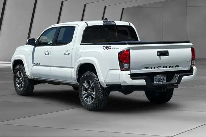 $29900 : Toyota Tacoma 2018 4x2 TRD S image 10