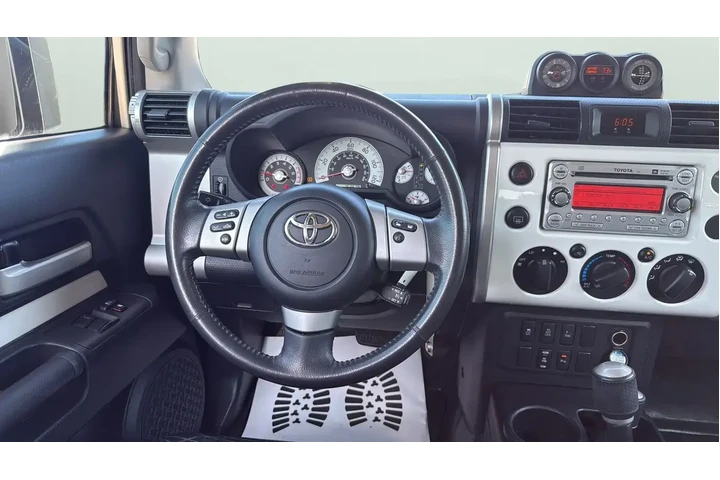 $18754 : Toyota FJ Cruiser 2011 4x4 4 image 7