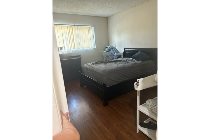 $750 : Renta de recamara image 2