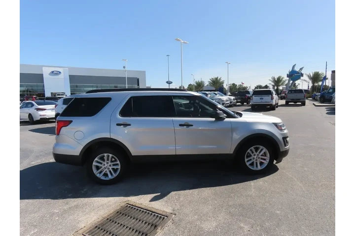 $13999 : Ford Explorer 2017 Base 4dr image 5