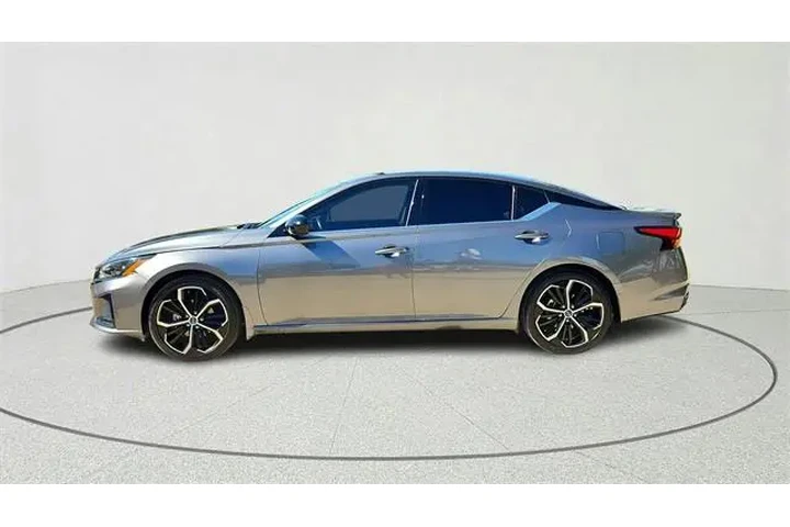 $24250 : Nissan Altima 2023 2.5 SR 4d image 6