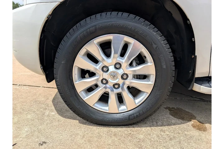 $29995 : 2016 Sequoia image 10