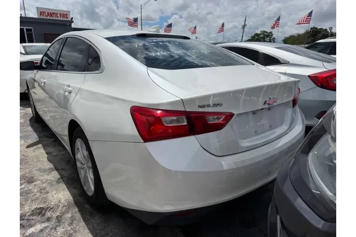 $5900 : 2017 Malibu LT image 4