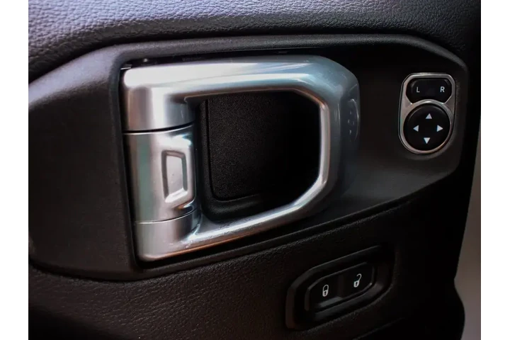 $28740 : Jeep Wrangler Unlimited 2021 image 9