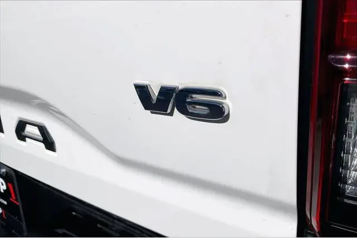 $28428 : Toyota Tacoma 2022 4x2 SR5 V image 8