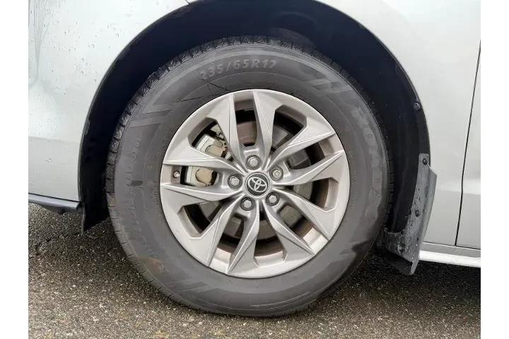 $37500 : Toyota Sienna 2023 LE 8-Pass image 9