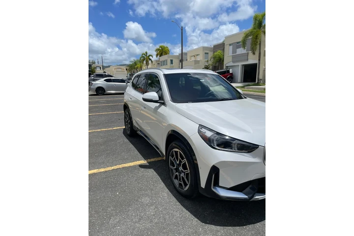 $54000 : 2025 BMW con Premium Package! image 3