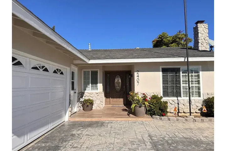 $2100 : 🍄Home Freshly Updated🍄 image 3