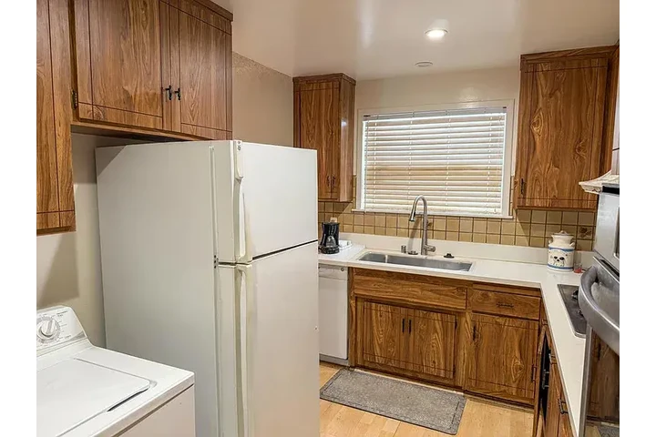 $2500 : This lovely 3-bedroom, 1.5-bat image 5