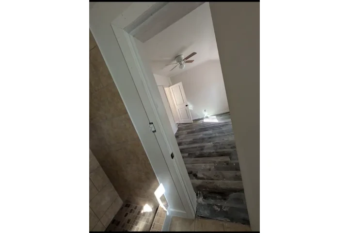 $800 : 10537 S Union Ave image 4