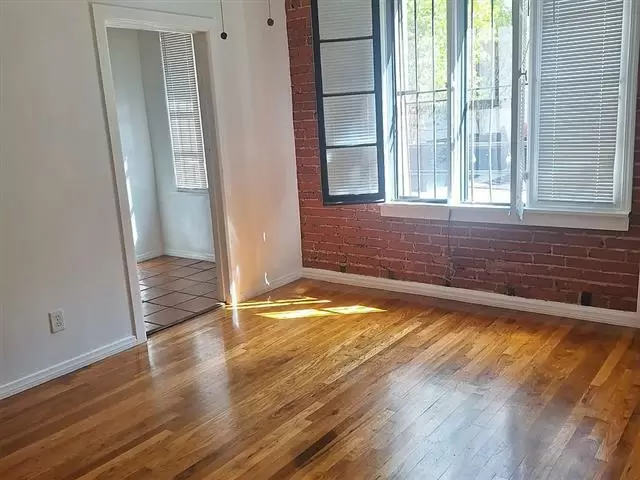 $1600 : 2 Beds 1 Bath Available image 1