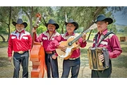 Con Tololoche Los Chirrines en Los Angeles