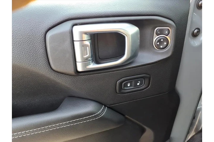 $26500 : Jeep Wrangler 2023 image 4