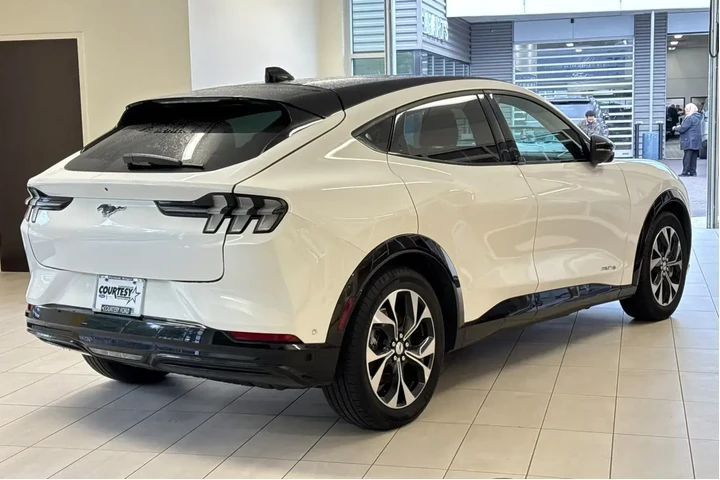 $24971 : Ford Mustang Mach-E 2022 AWD image 4