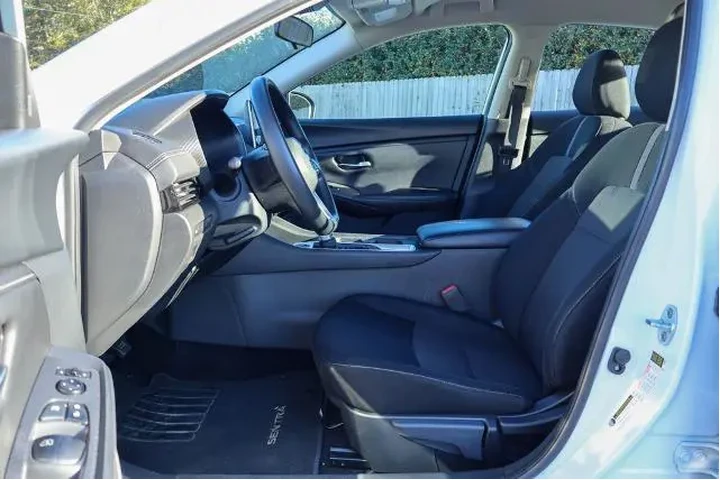 $17388 : Nissan Sentra 2023 SV 4dr Se image 7