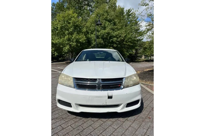 $3700 : 2014 Avenger SE image 1