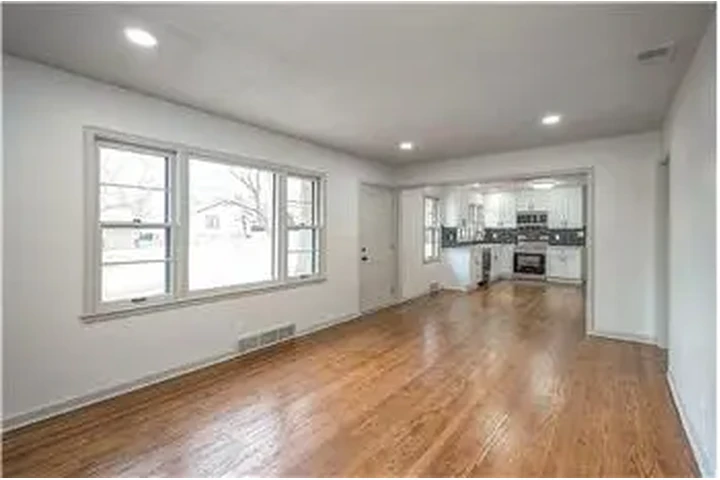 $1150 : Rental property with 2 bedro image 7