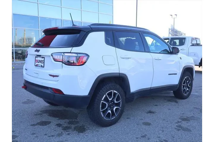 $23677 : Jeep Compass 2025 4x4 Trailh image 10