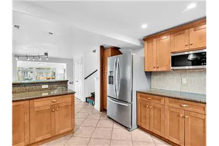 $4500 : Rental property with 3 bedro image 1