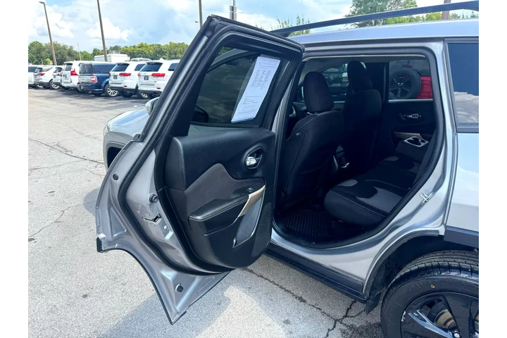 $10980 : 2018 Cherokee Latitude FWD image 10