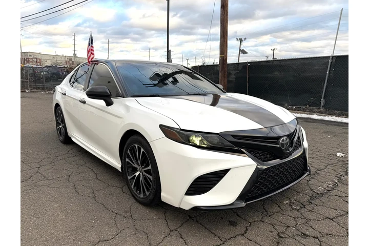 $14979 : 2020 Camry SE Auto (Natl) image 9