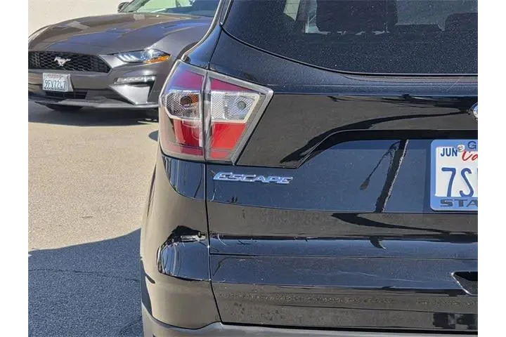 $13242 : Ford Escape 2017 Titanium 4d image 6