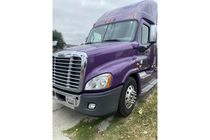 $15000 : Freightliner Cascadia 2011 image 5