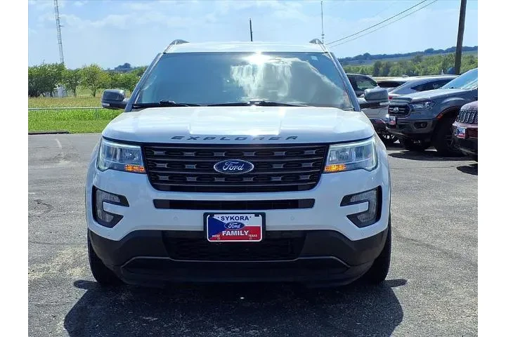 $20242 : Ford Explorer 2017 XLT 4dr S image 2