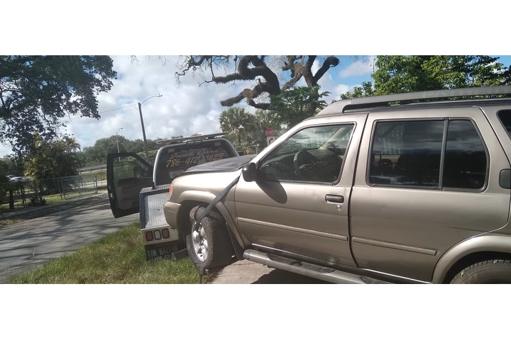 HIALEAH JUNK COMPRA AUTOS.CASH image 2