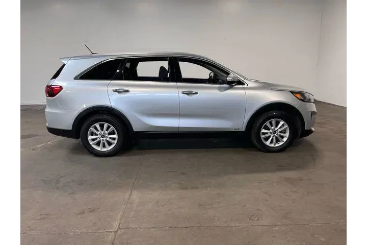 $15970 : Kia Sorento 2020 AWD S V6 4d image 2