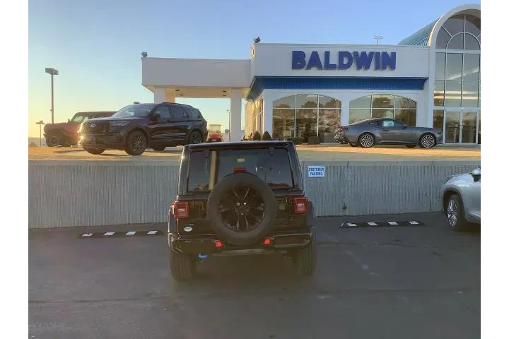 $33950 : Jeep Wrangler Unlimited 2021 image 6