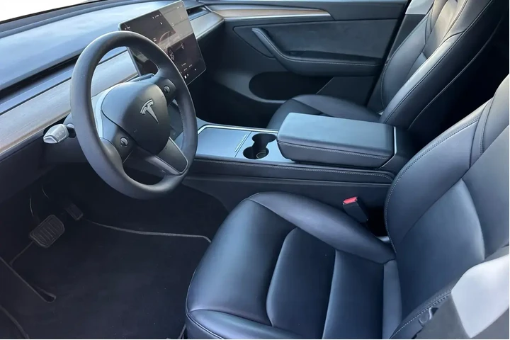 $30900 : Tesla Model Y 2022 AWD Long image 9