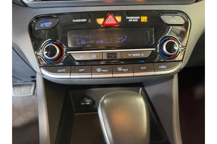 $16000 : Hyundai IONIQ Plug-in Hybrid image 7