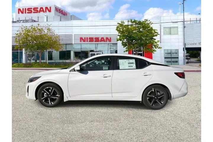 $21085 : Nissan Sentra 2025 SV 4dr Se image 3