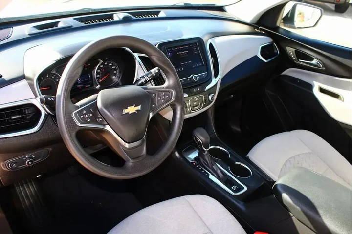 $21063 : Chevrolet Equinox 2024 LT 4d image 2