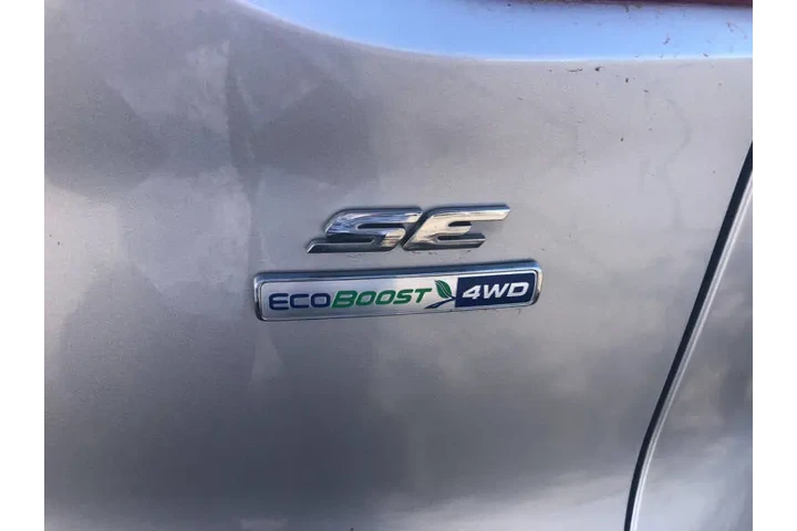 2016 Escape SE image 10